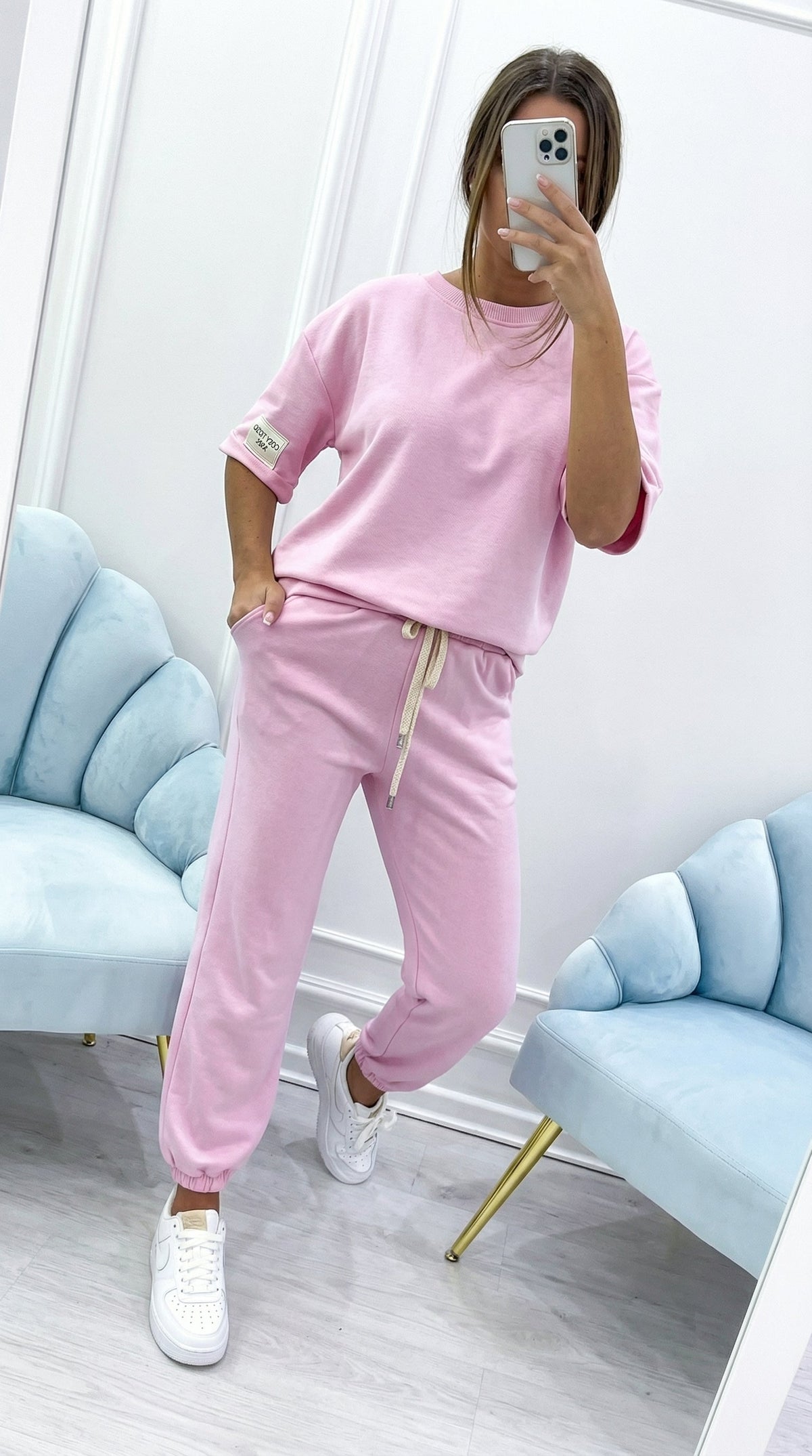 Two-piece set for women with a plain top and flowy pants